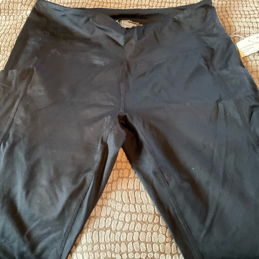 NWT Zelle Leggings. Size Large